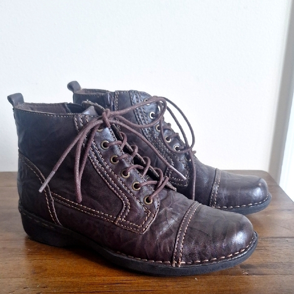 Clarks Collection  Dark Brown Lace-Up Boots Size 5M - Picture 2 of 10